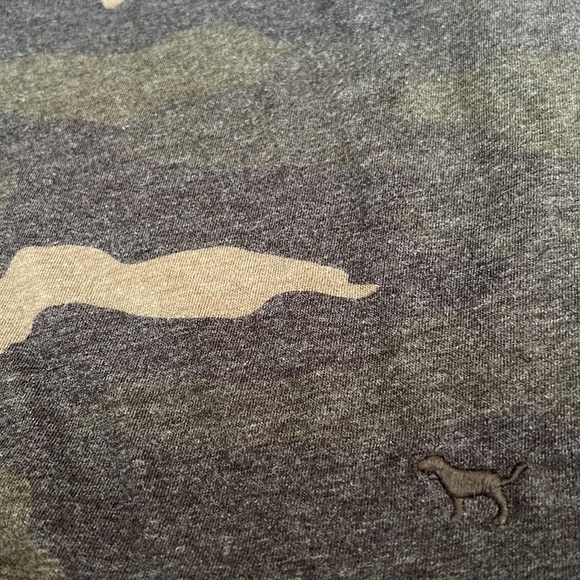 Victoria’s Secret PINK Camouflage T-Shirt - Picture 3 of 4